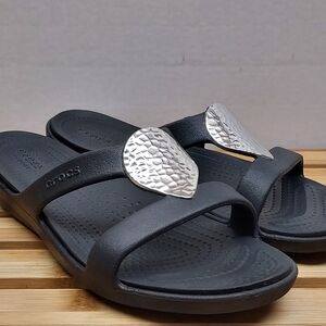 CROCS Womens Black Beveled Circle Slide Sandals Size 9